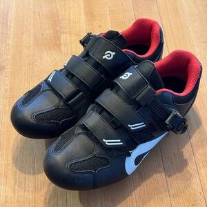 LIKE NEW/EUC Peleton Cycling Shoes with Clips